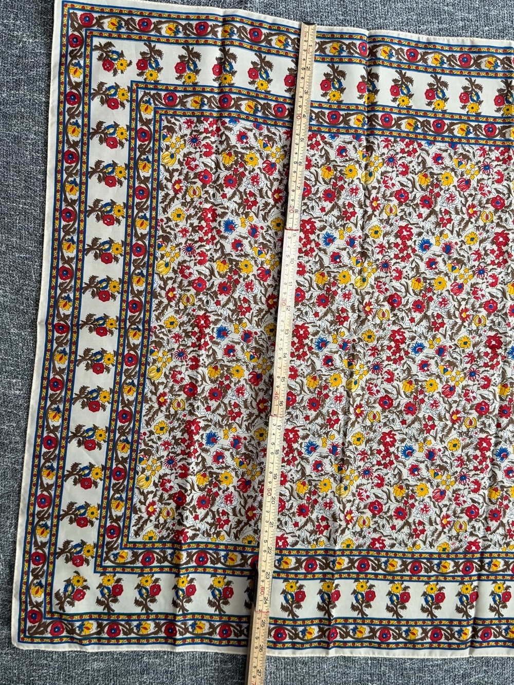🌼Morsly Floral Printed Beige Scarf. Made in Italy, 26 x 26, 100% Polyester - Picture 10 of 12